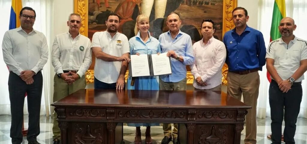 Efraín Cepeda sanciona ley que permite a alcaldes y gobernadores usar excedentes del Fonpet