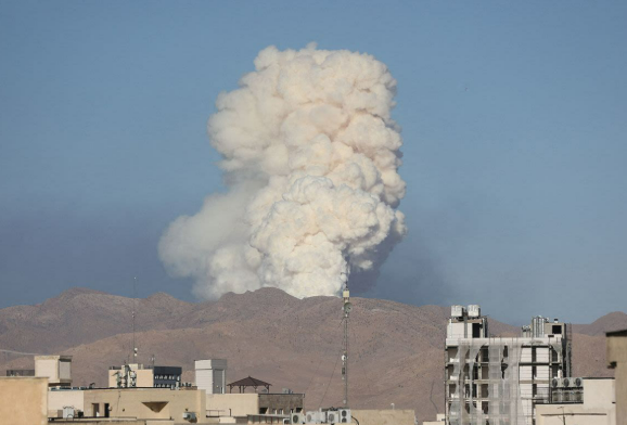 Explosión destruye cuartel general del CGRI al oeste de Teherán
