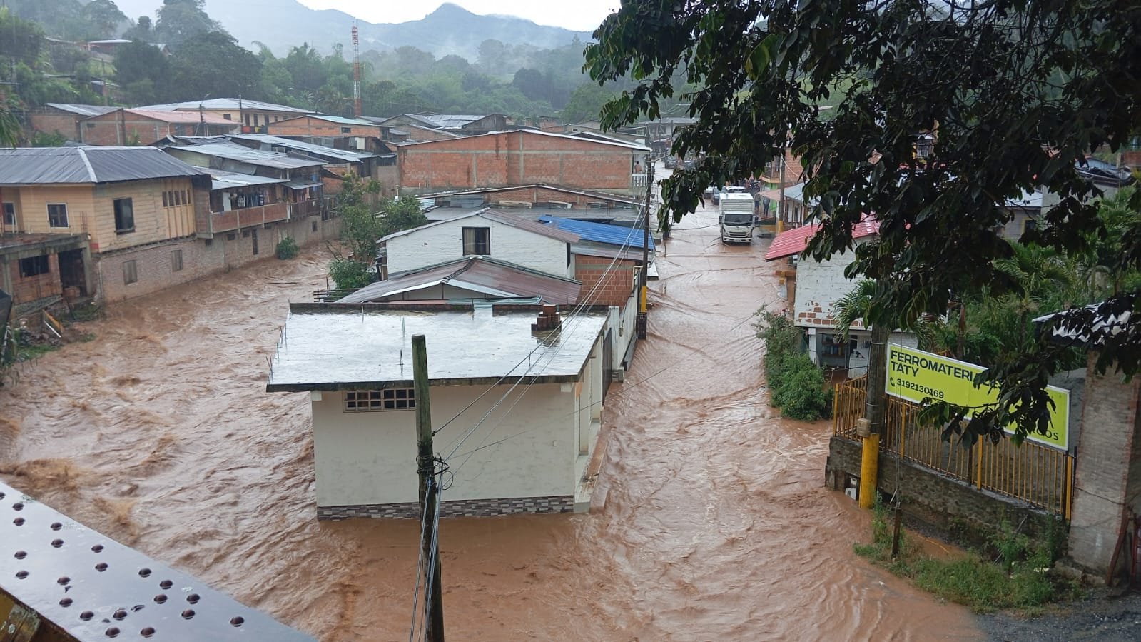 Gobierno del Valle atendió emergencias por lluvias en Buga, La Cumbre y Dagua