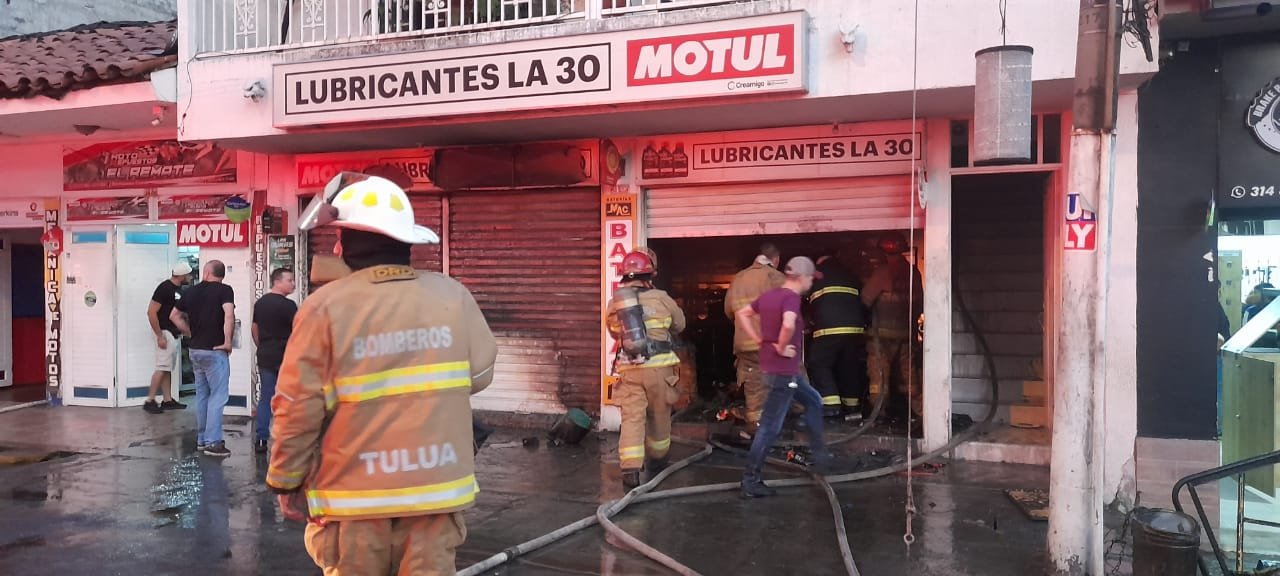 Incendio consume local comercial en Tuluá y genera pánico en la comunidad