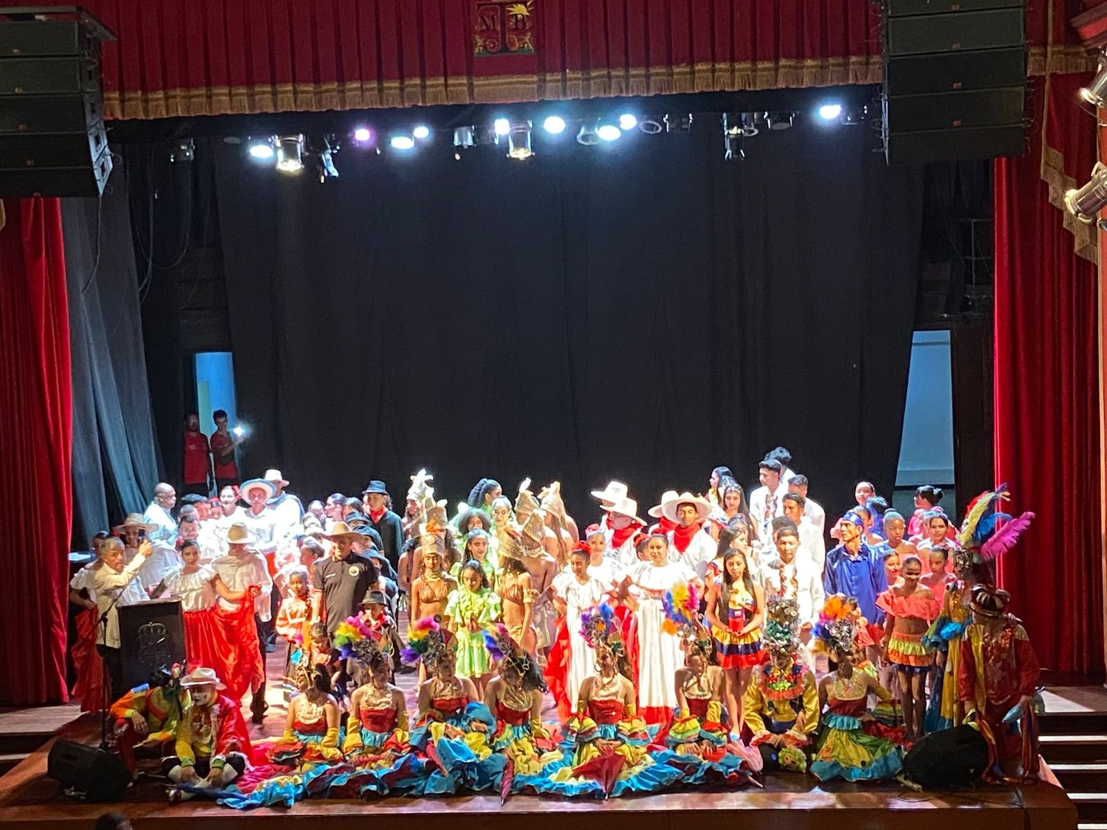BUGA CELEBRÓ CON ORGULLO EL TALENTO Y LA TRADICIÓN EN EL FESTIVAL DE DANZAS FOLCLÓRICAS DEL COLEGIO COOPERATIVO OBRERO DEL VALLE