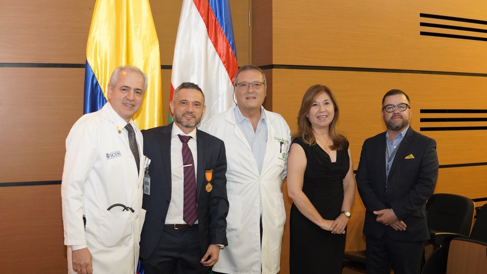 Congreso de la República condecora al Dr. Pablo Andrés Moncada de la Fundación Valle del Lili
